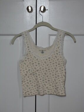 Brandy Melville Lace-Trim Floral Tank Top in Cream